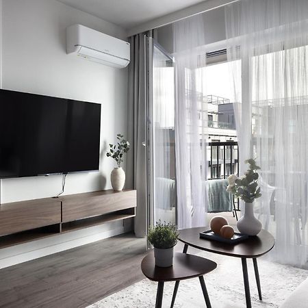 New #Madalinskiego57 - City Center, New Bulding, 2 Bedrooms, 2X Double Beds And A Fold-Out Sofa, Separate Kitchen, Air Conditioning, Balcony, Underground Parking, Self Check In 24H, Internet, Netflix, Coffee Machine, Washing Machine,1 Km To The Railw فروتسواف المظهر الخارجي الصورة